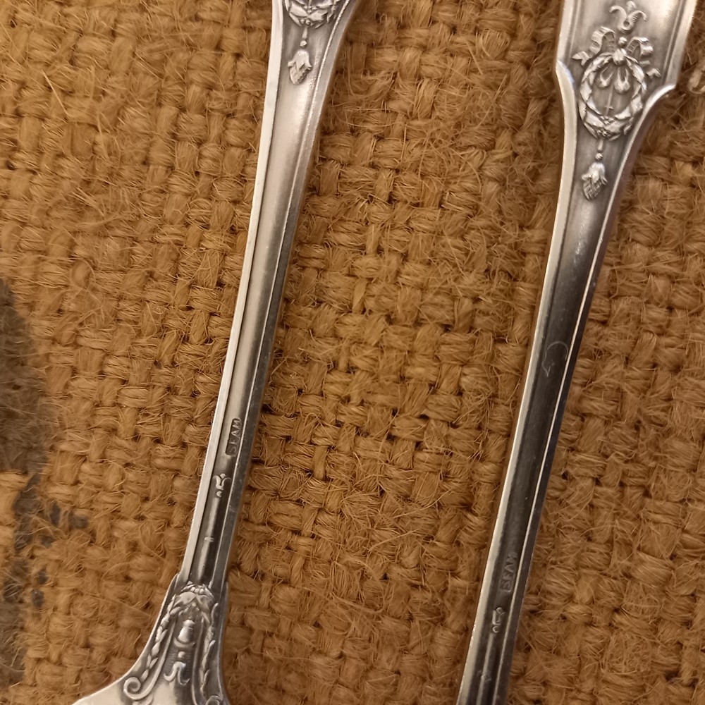 12 fourchettes à huitres en métal argenté, modèle Vendôme