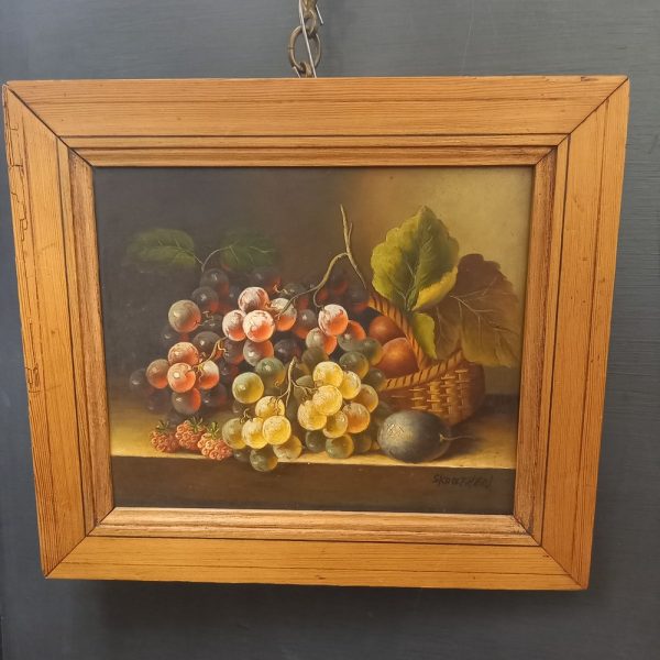 Nature Morte Panier de fruits aux couleurs de l'automne Raisins, Prunes ... Huile sur panneau signée Skouthen Cadre Pitchpin époque 1930