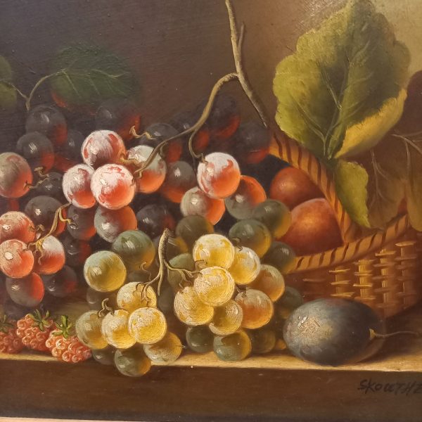 Nature Morte Panier de fruits aux couleurs de l'automne Raisins, Prunes ... Huile sur panneau signée Skouthen Cadre Pitchpin époque 1930