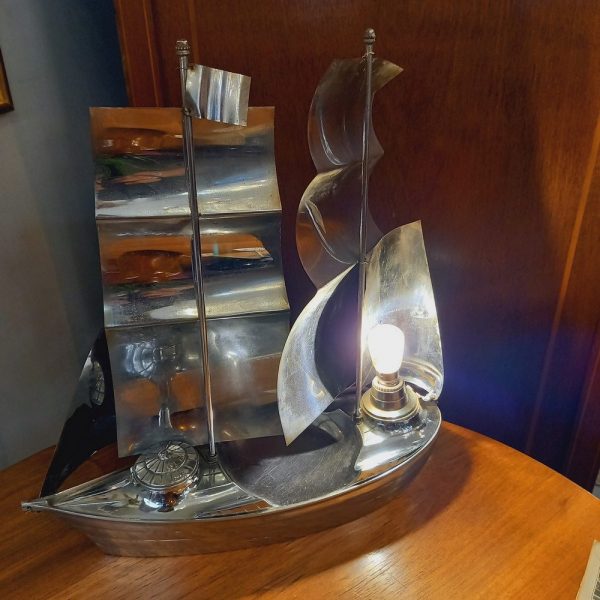 Lampe Bateau-Voilier avec 1 encrier Art-Déco, époque 1940 Acier Chromé