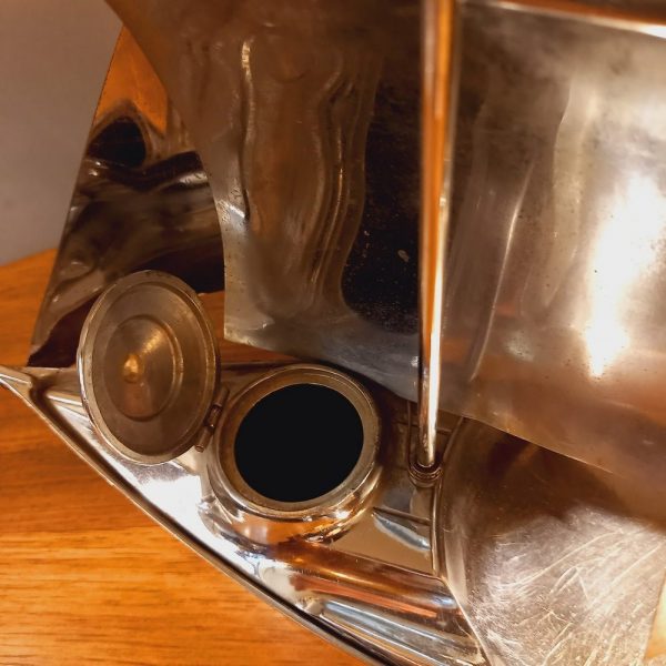 Lampe Bateau-Voilier avec 1 encrier Art-Déco, époque 1940 Acier Chromé