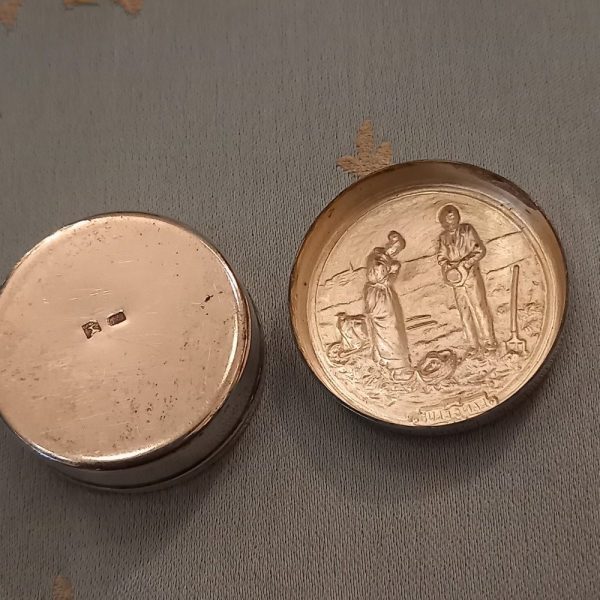 Petite Boite ronde Boite à Pilules Métal argenté L'Angélus de Millet