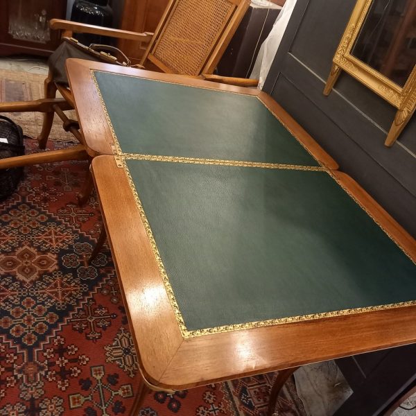 Table à jeux de style Louis XV époque 1920 Bois marqueté