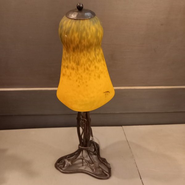 Lampe Art-Nouveau : Fer forgé et pâte de verre A.Delatte