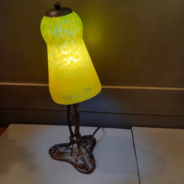 Lampe Art-Nouveau : Fer forgé et pâte de verre A.Delatte