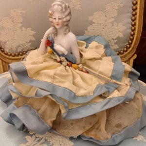 Figurine Marquise Porcelaine Boîte à Poudre Cachotière