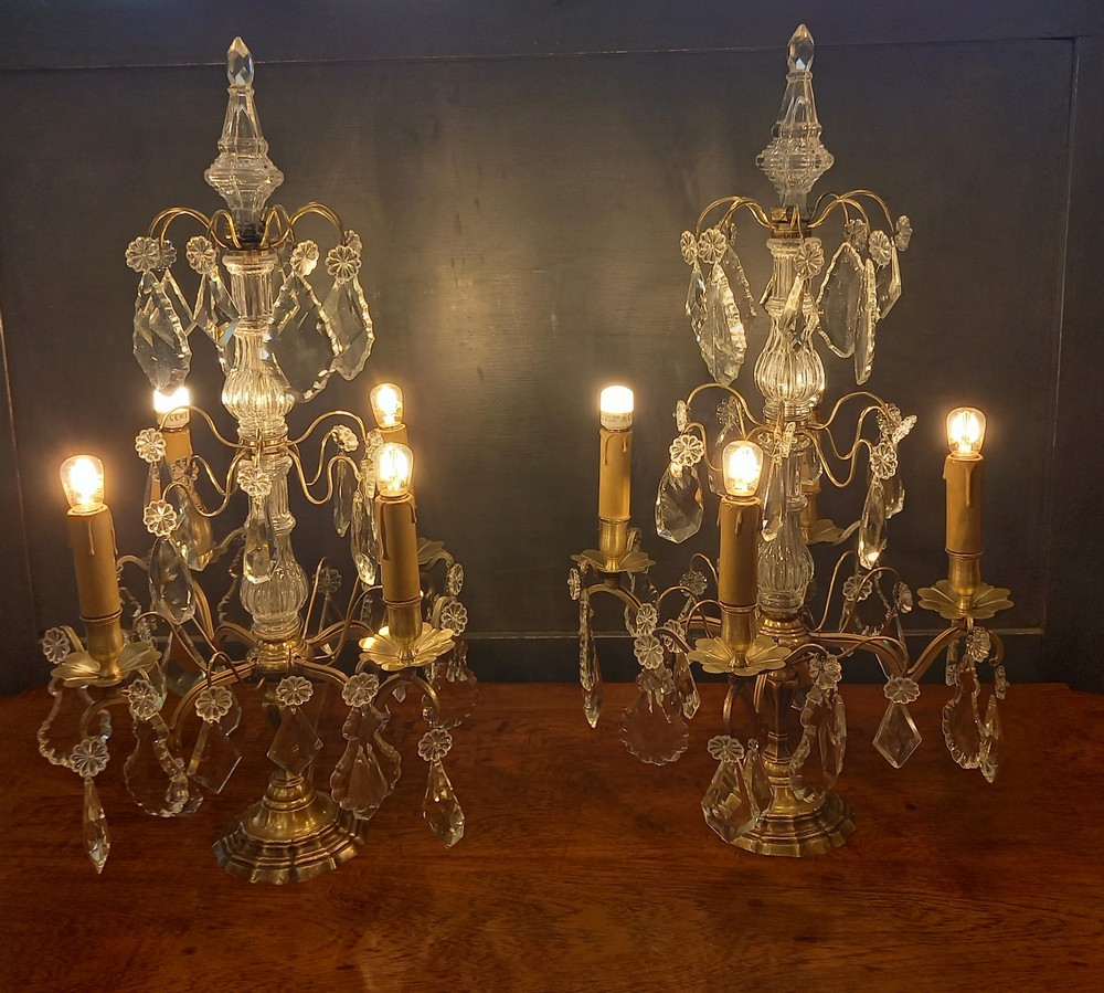 Hauts Candélabres Girandoles Pampilles  de verre et Laiton époque 1930, Style Louis XV