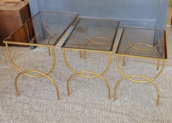 Tables Gigognes Basses Laiton et Verre Fumé Epoque 1970