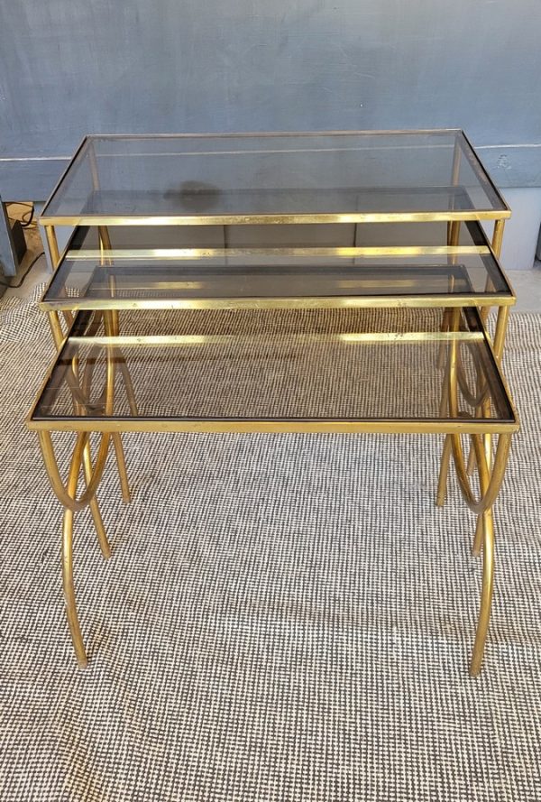 Tables Gigognes Basses Laiton et Verre Fumé Epoque 1970