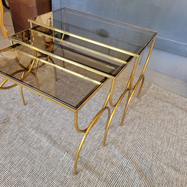 Tables Gigognes Basses Laiton et Verre Fumé Epoque 1970