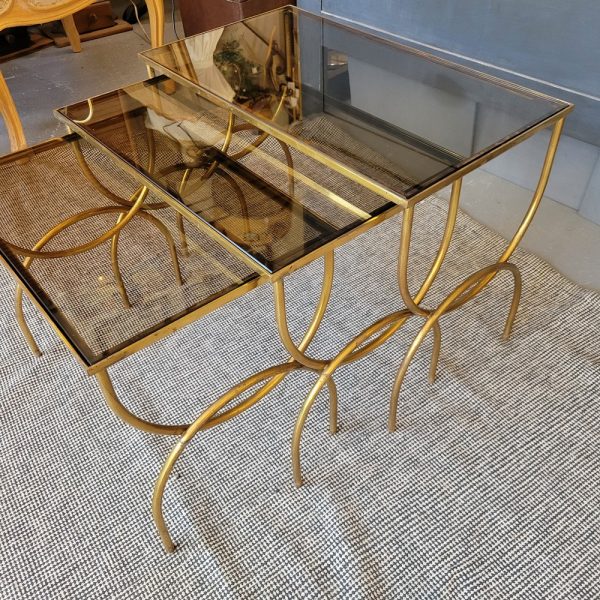 Tables Gigognes Basses Laiton et Verre Fumé Epoque 1970