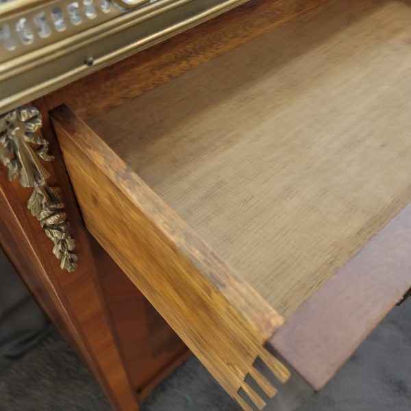 Meuble d'Appoint Style Louis XVI, Années 1930 Bois de Rose Marqueté