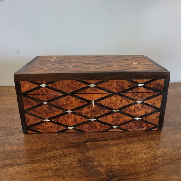 Ancien Coffret, Boîte à Bijoux Loupe de Thuya, Nacre 
