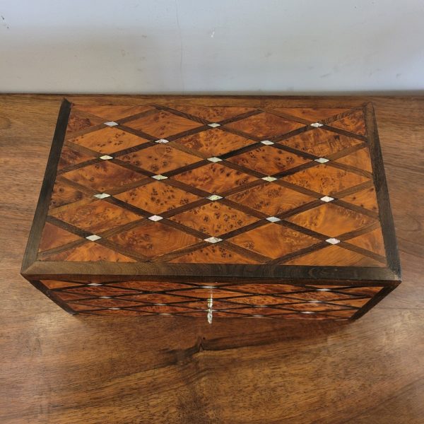Ancien Coffret, Boîte à Bijoux Loupe de Thuya, Nacre 