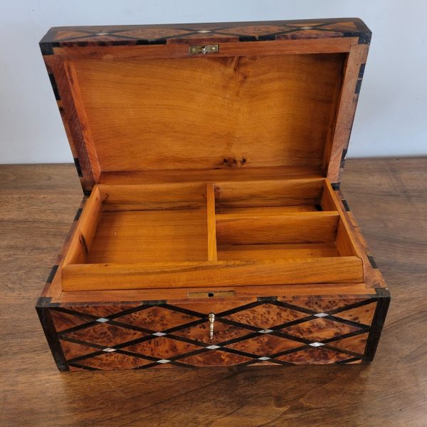 Ancien Coffret, Boîte à Bijoux Loupe de Thuya, Nacre 