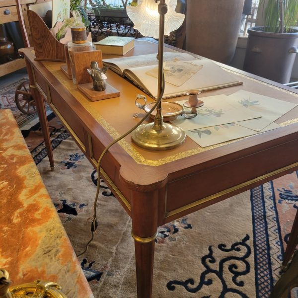 Bureau Plat Louis XVI Acajou et Laiton