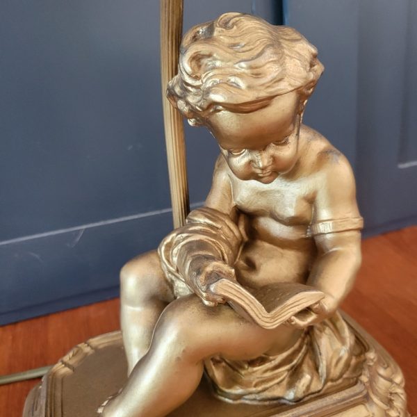 Petite Lampe Vintage, Enfant à la Lecture