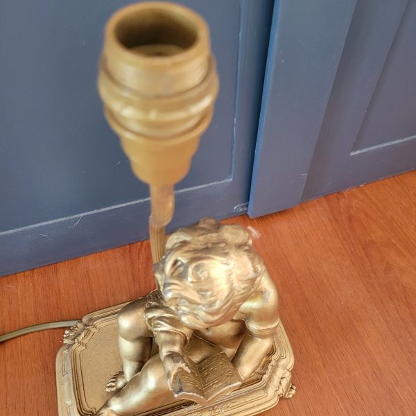 Petite Lampe Vintage, Enfant à la Lecture