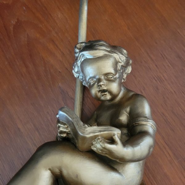 Petite Lampe Vintage, Enfant à la Lecture