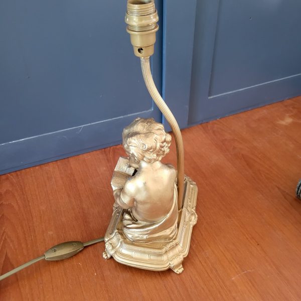 Petite Lampe Vintage, Enfant à la Lecture