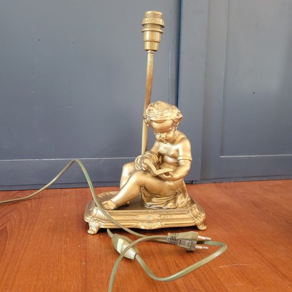 Petite Lampe Vintage, Enfant à la Lecture