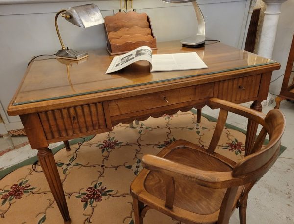 Bureau Plat Rétro avec une Plaque de Verre, époque 1930