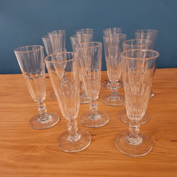 12 flûtes à champagne Cristal Baccarat Clermont, Soufflés, époque XIXè