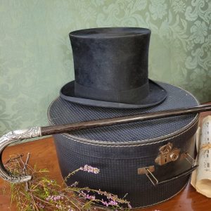 Boîte à Chapeau et Chapeau Haut-de-Forme Chapellerie Vallentin à Lille