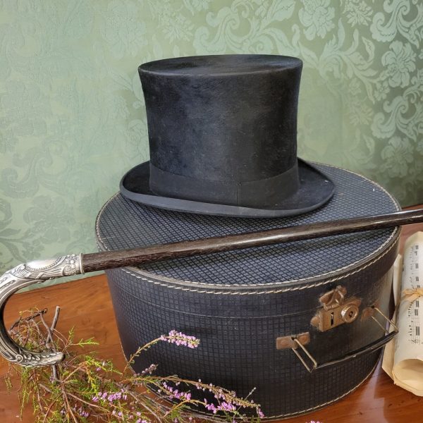 Boîte à Chapeau et Chapeau Haut-de-Forme Chapellerie Vallentin à Lille