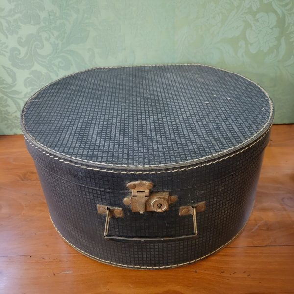 Boîte à Chapeau et Chapeau Haut-de-Forme Chapellerie Vallentin à Lille