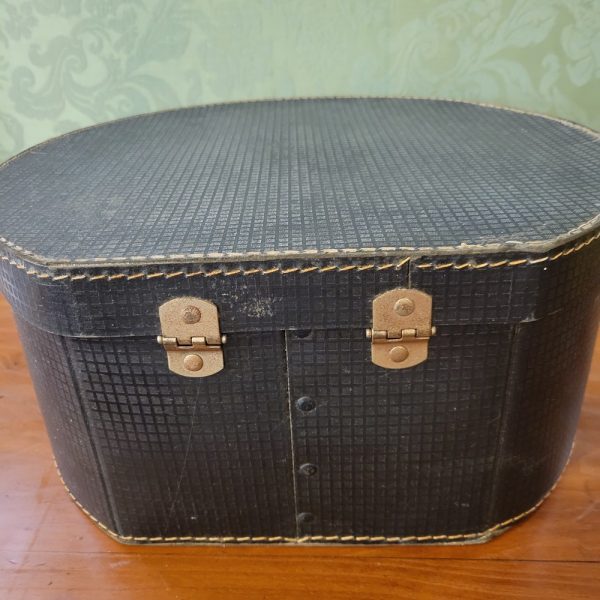 Boîte à Chapeau et Chapeau Haut-de-Forme Chapellerie Vallentin à Lille
