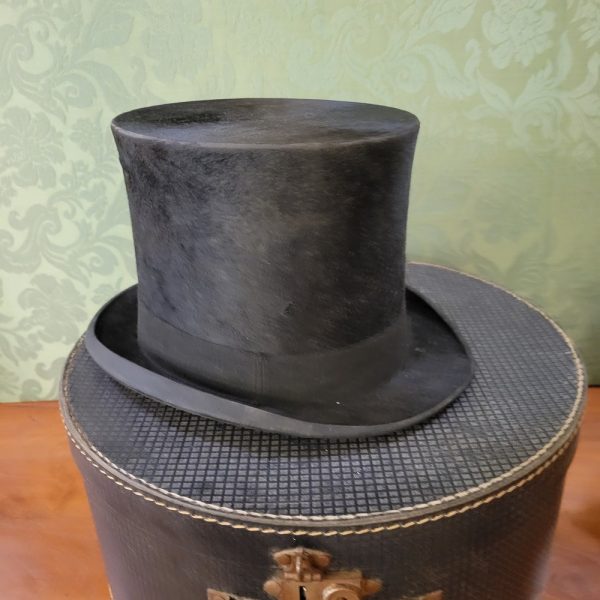 Boîte à Chapeau et Chapeau Haut-de-Forme Chapellerie Vallentin à Lille