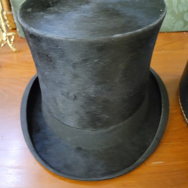 Boîte à Chapeau et Chapeau Haut-de-Forme Chapellerie Vallentin à Lille