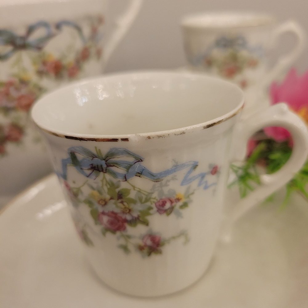 6 Tasses et Sucrier Porcelaine Ancienne
