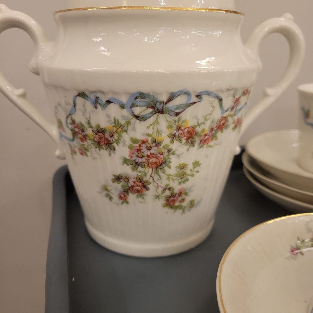 6 Tasses et Sucrier Porcelaine Ancienne