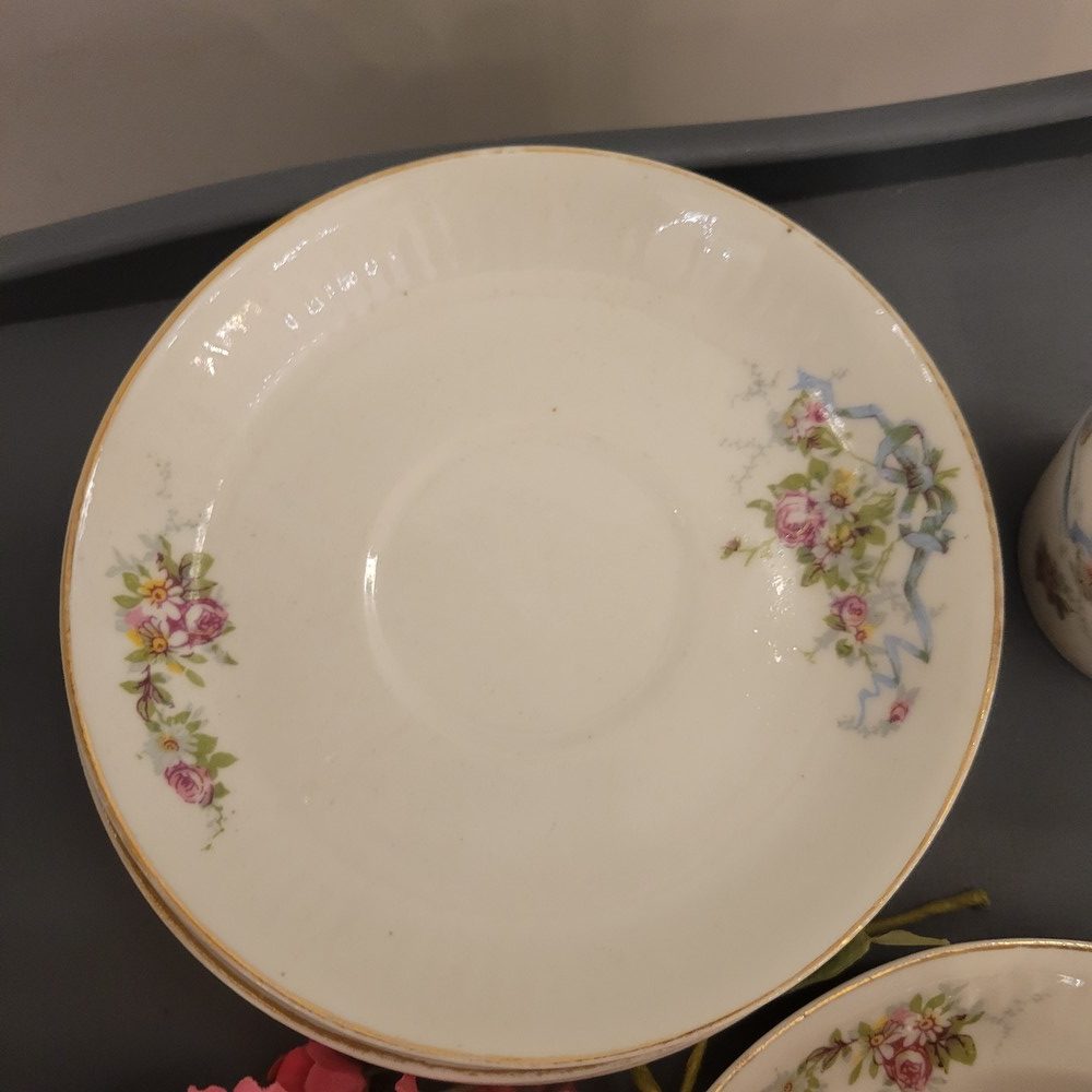 6 Tasses et Sucrier Porcelaine Ancienne