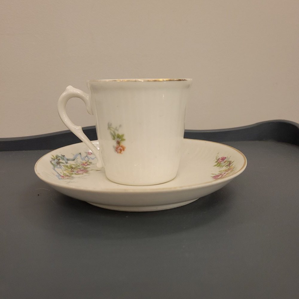 6 Tasses et Sucrier Porcelaine Ancienne