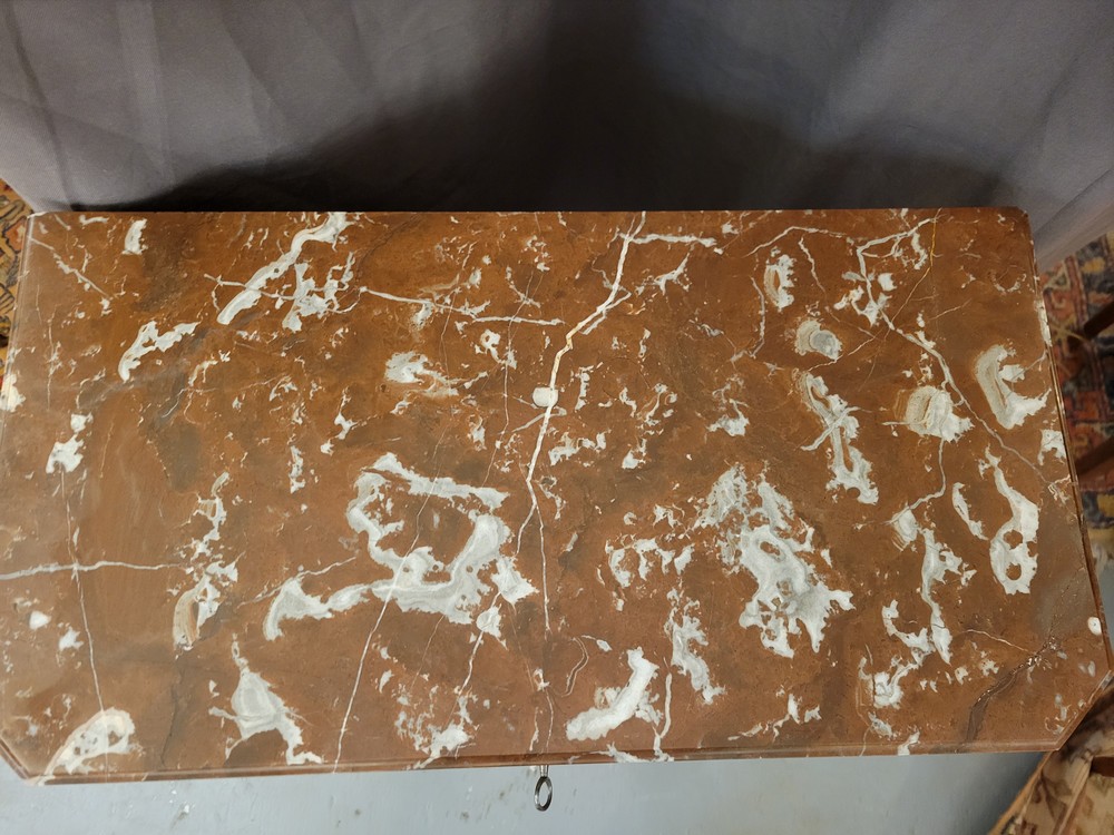 Petite Commode Style Transition