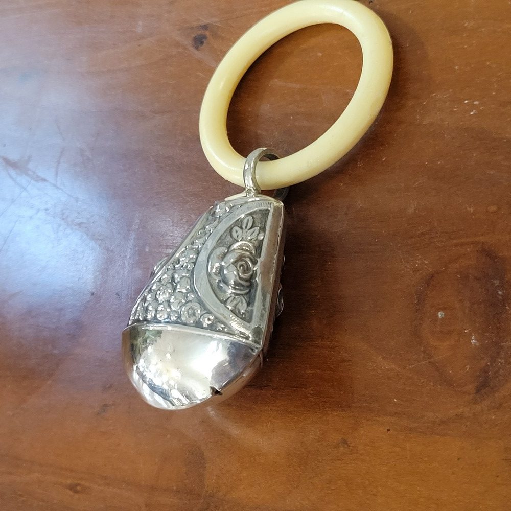 Hochet ,bébé ,métal argenté, époque 1950