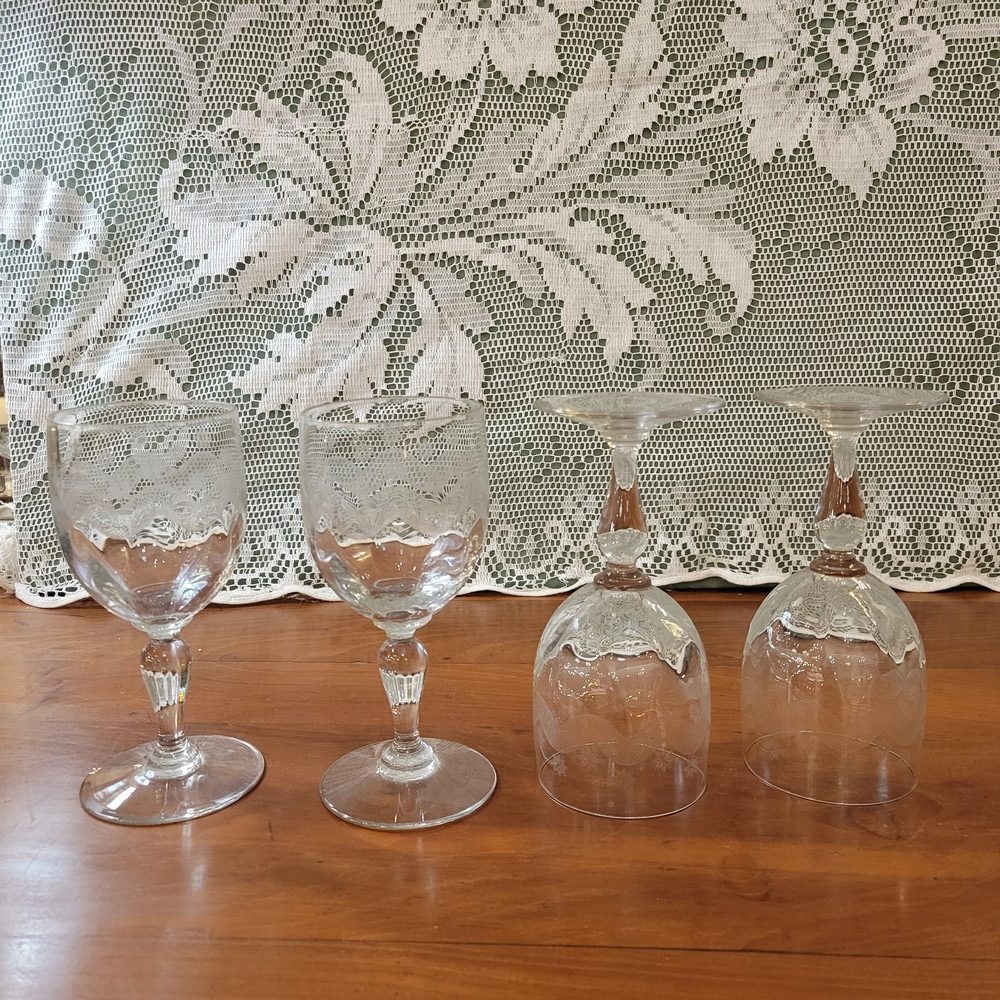 4 Verres à Pied Verre Soufflé et Gravé