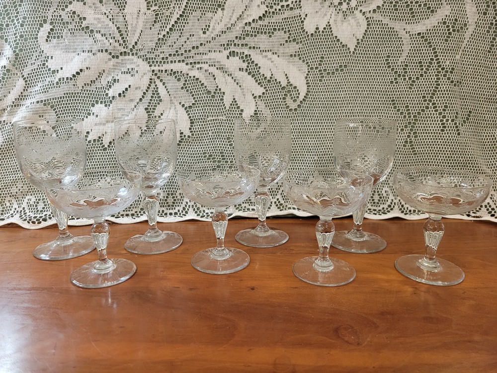 4 Coupes à Champagne Verre Soufflé et Gravé