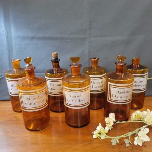 7 Flacons de Pharmacie Verre soufflé et gravé époque XIXè