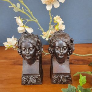 Paire de Chenets Buste de Femme