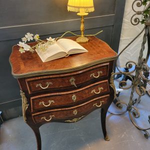 Petite Commode Galbée Louis XV