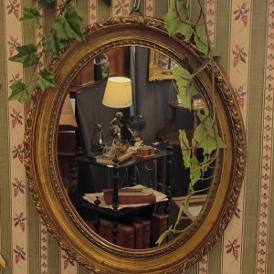 Petit Miroir Médaillon de Style Louis XVI