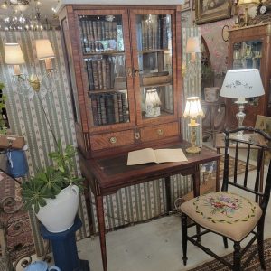 Bonheur du Jour Louis XVI, haut vitrine