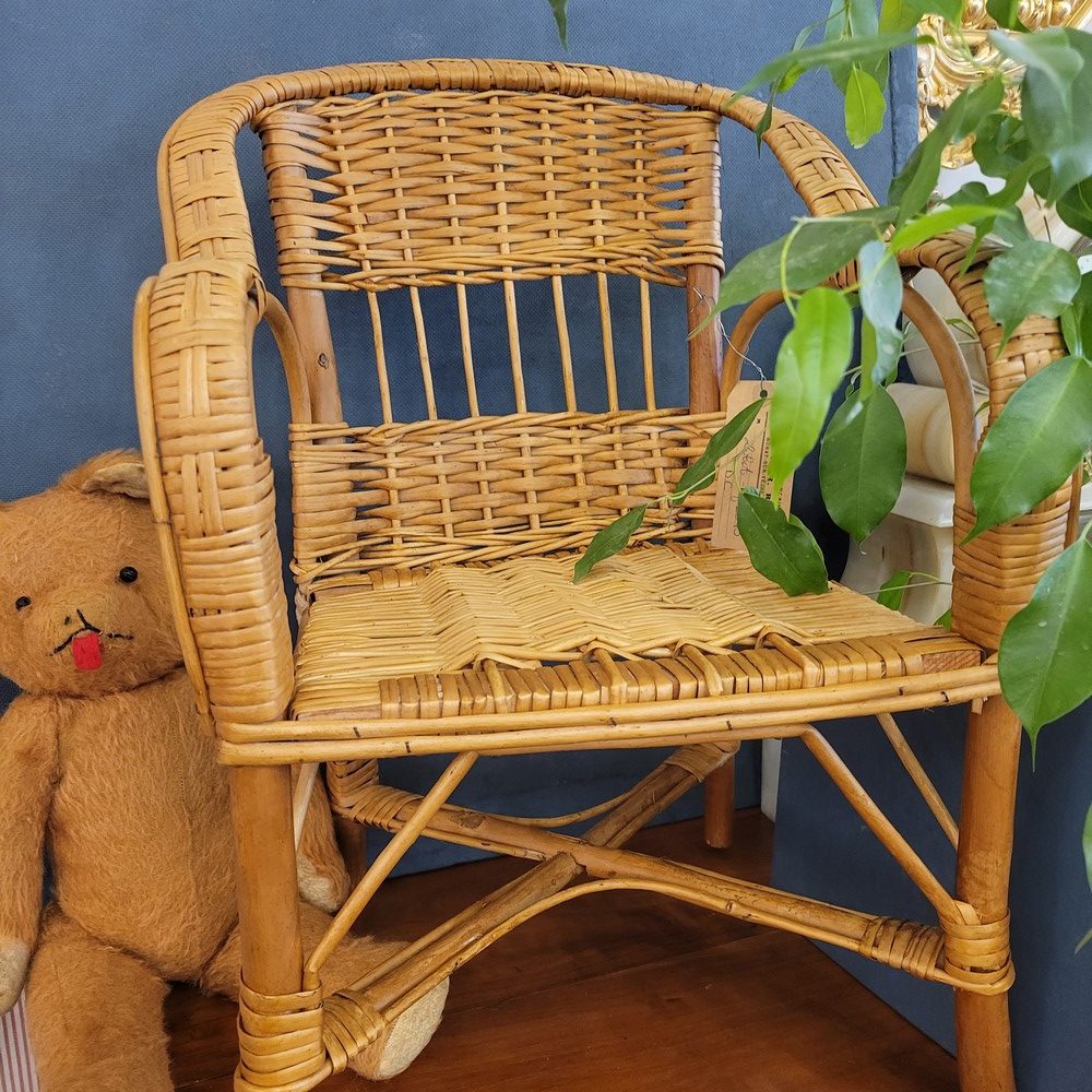 Petit fauteuil d'enfant en rotin