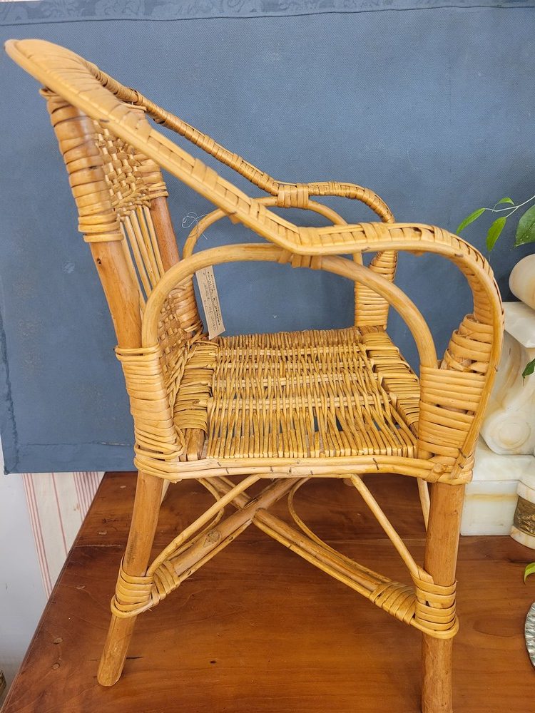 Petit fauteuil d'enfant en rotin