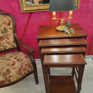 Tables Gigognes