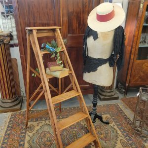 Ancien Escabeau Pliant en Bois